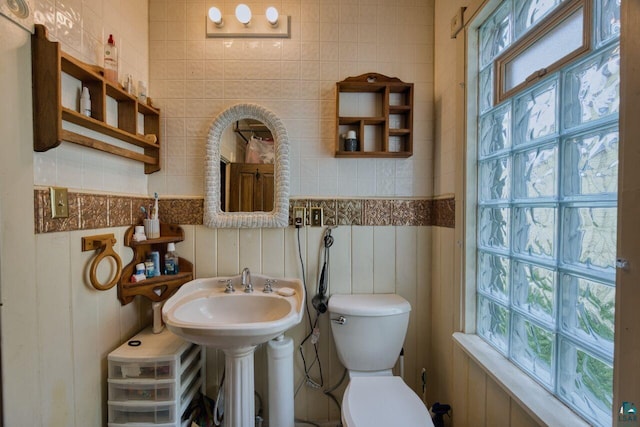 316 W 3rd Ave N, Aurora, MN 55705 - bathroom with toilet and tile walls