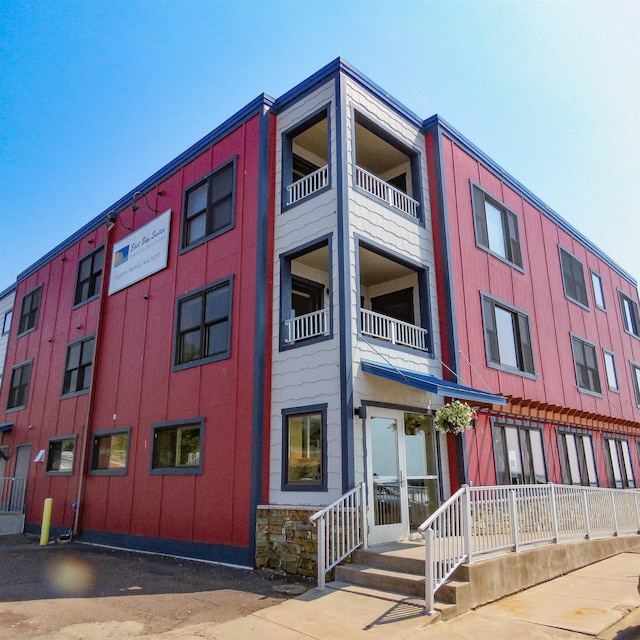 21 E Wisconsin St Unit 302, Grand Marais, MN 55604 - view of building exterior