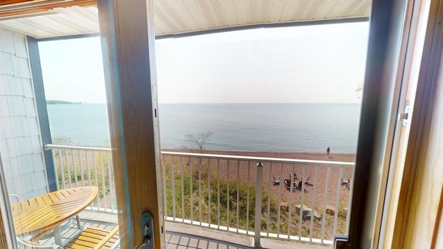 21 E Wisconsin St Unit 302, Grand Marais, MN 55604 - balcony featuring view of water and beach