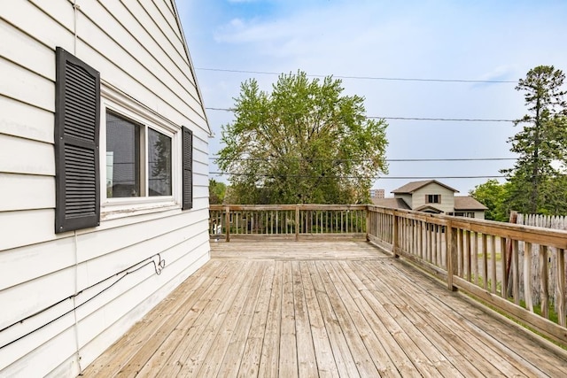 1155 Brainerd Ave, Duluth, MN 55803 - view of wooden terrace