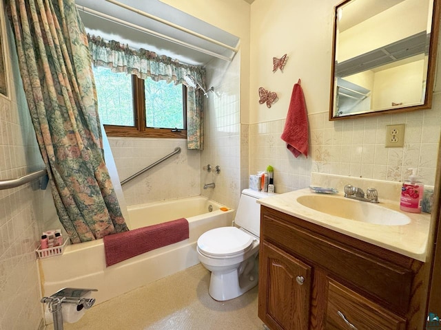 3883 Pleasant Ln, Eveleth, MN 55734 - full bathroom featuring shower / bath combo, vanity, and tile walls