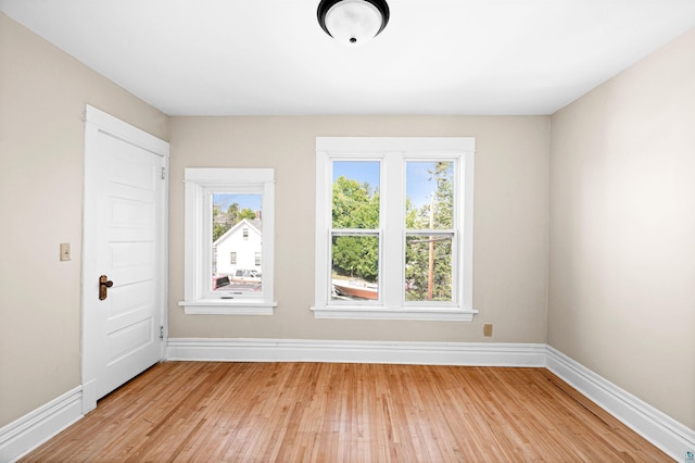 808 N 6th Ave E, Duluth, MN 55805 - empty room with baseboards and light wood-style floors