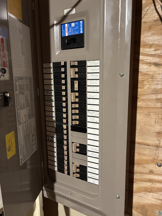 722 8th St S, Virginia, MN 55792 - utilities featuring electric panel