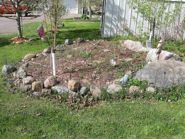 627 4th St, Proctor, MN 55810 - view of grassy yard