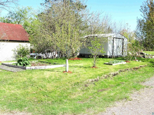 627 4th St, Proctor, MN 55810 - view of green lawn featuring a storage shed