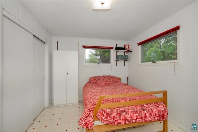 4284 Turner Rd, Duluth, MN 55803 - bedroom featuring multiple windows, light flooring, and a closet
