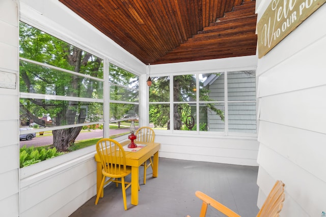 324 W Wabasha St, Duluth, MN 55803 - view of sunroom