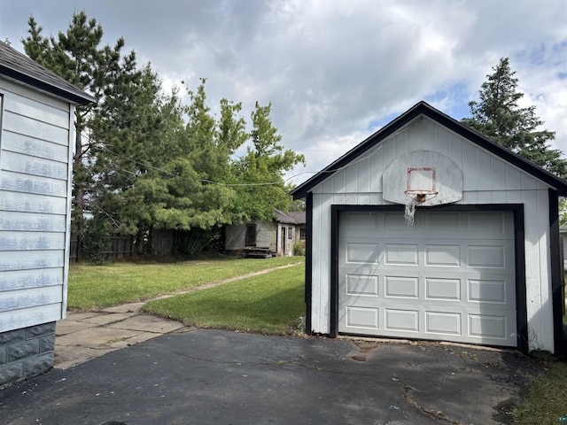 403 E Camp St, Ely, MN 55731 - detached garage featuring driveway
