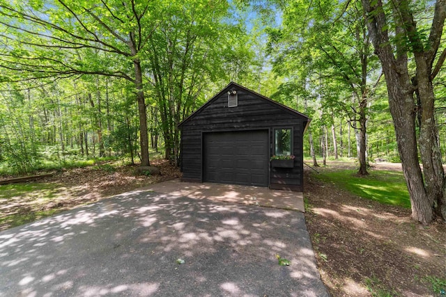 4921 W Pioneer Rd, Duluth, MN 55803 - detached garage featuring asphalt driveway