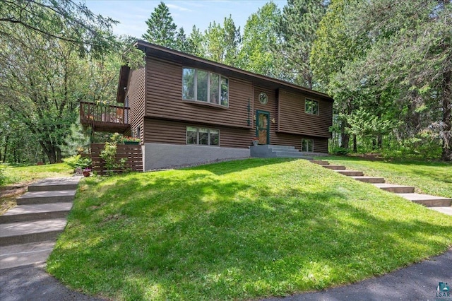 1819 Yosemite Ave, Duluth, MN 55811 - raised ranch featuring a front yard, stairway, and a deck