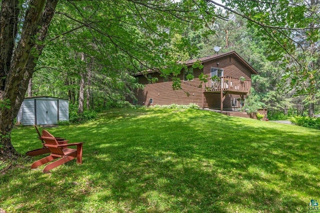 1819 Yosemite Ave, Duluth, MN 55811 - view of grassy yard with a shed