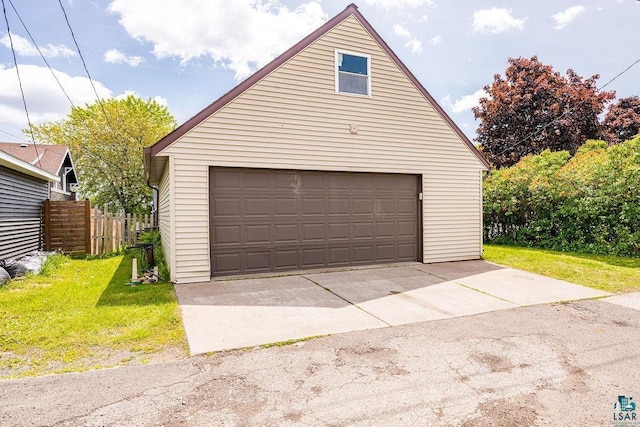 2025 E 8th St, Duluth, MN 55812 - view of detached garage