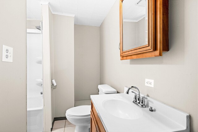 2626 W 5th St, Duluth, MN 55806 - full bath featuring vanity, tile patterned flooring, and a shower