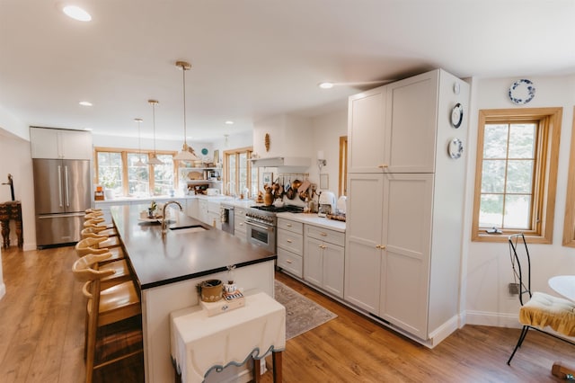 27 Ryan Ln, Esko, MN 55733 - kitchen featuring stainless steel appliances, a kitchen breakfast bar, light wood-style floors, decorative light fixtures, and recessed lighting