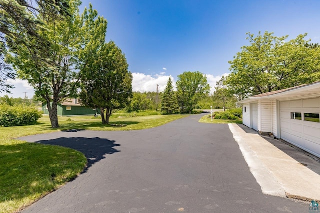 4750 Morris Thomas Rd, Hermantown, MN 55811 - view of asphalt driveway