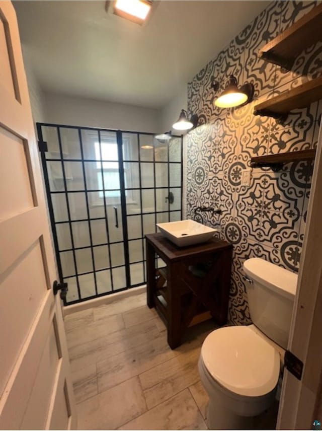 612 23rd St, Cloquet, MN 55720 - full bath featuring wallpapered walls, tiled shower, and vanity