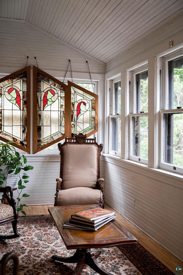 2319 E 4th St, Duluth, MN 55812 - sunroom featuring vaulted ceiling