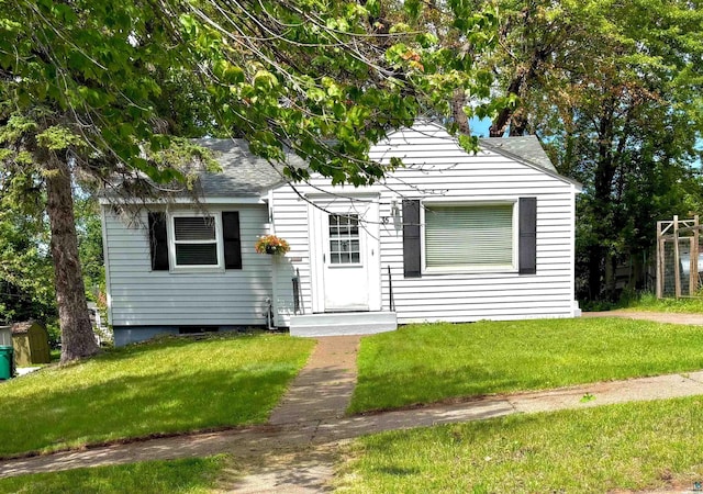 35 E Faribault St, Duluth, MN 55803 - view of front of home featuring a front yard and roof with shingles