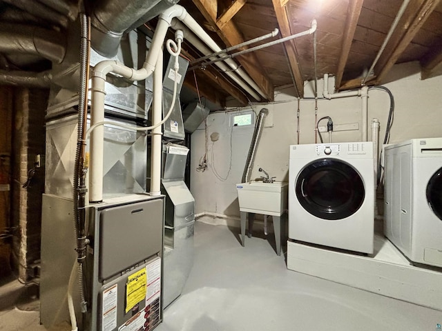 35 E Faribault St, Duluth, MN 55803 - laundry room with washer and clothes dryer