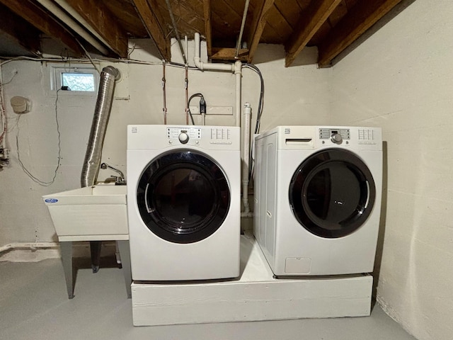 35 E Faribault St, Duluth, MN 55803 - laundry room featuring washer and clothes dryer