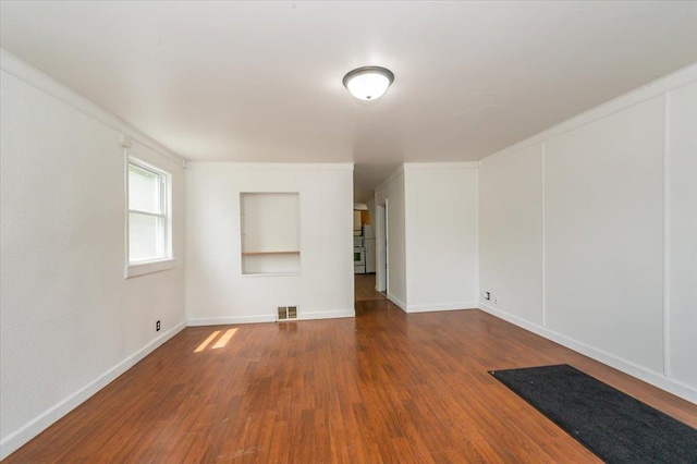 3731 W 2nd St, Duluth, MN 55807 - empty room featuring wood finished floors and baseboards