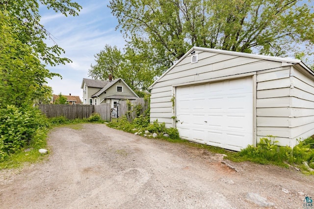 3801 W 5th St, Duluth, MN 55807 - detached garage featuring driveway