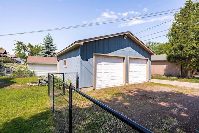 996 85th Ave W, Duluth, MN 55808 - detached garage featuring dirt driveway