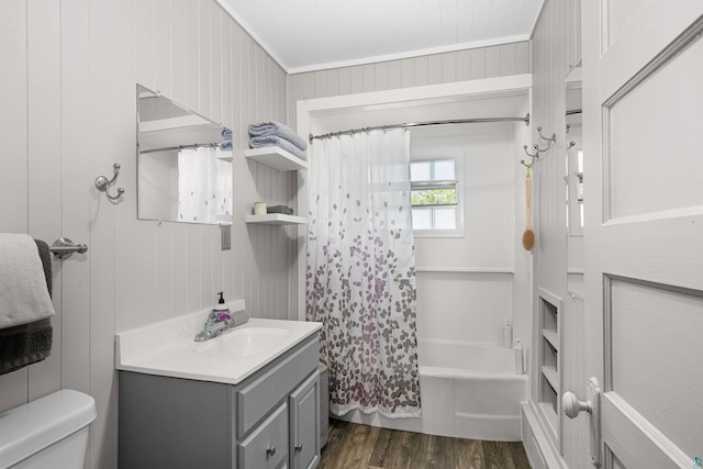 996 85th Ave W, Duluth, MN 55808 - bathroom featuring vanity, wood finished floors, shower / bathtub combination with curtain, and ornamental molding