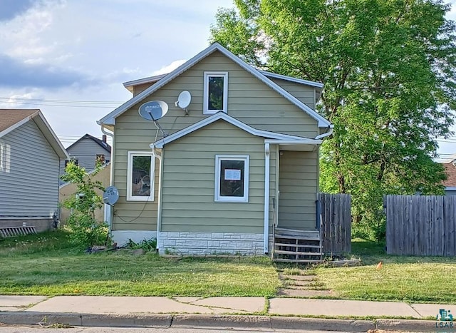 112 W 3rd Ave N, Aurora, MN 55705 - view of front of home