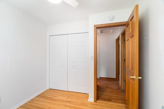 318 Marshall St, Duluth, MN 55803 - unfurnished bedroom with light wood-style flooring, a closet, and a ceiling fan