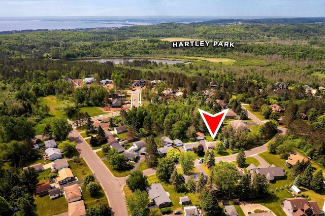 318 Marshall St, Duluth, MN 55803 - aerial view of property and surrounding area featuring a nearby body of water and nearby suburban area