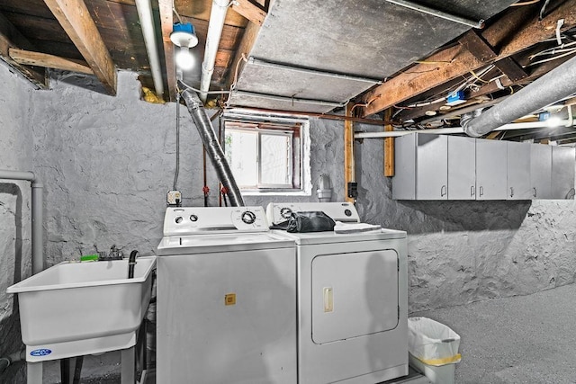 1025 W 3rd St, Duluth, MN 55806 - laundry room with independent washer and dryer