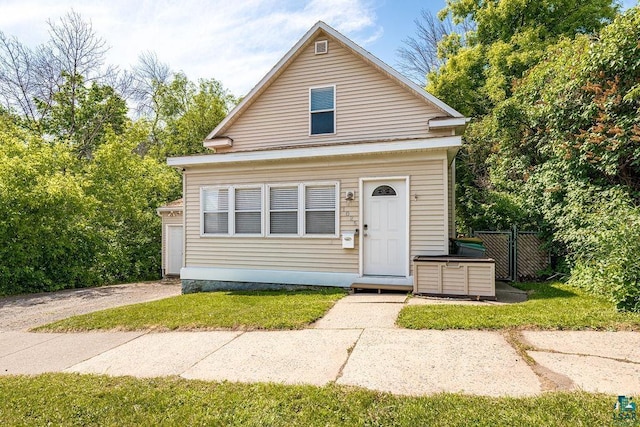 1025 W 3rd St, Duluth, MN 55806 - view of front of house