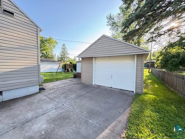 1339 92nd Ave W, Duluth, MN 55808 - detached garage featuring driveway