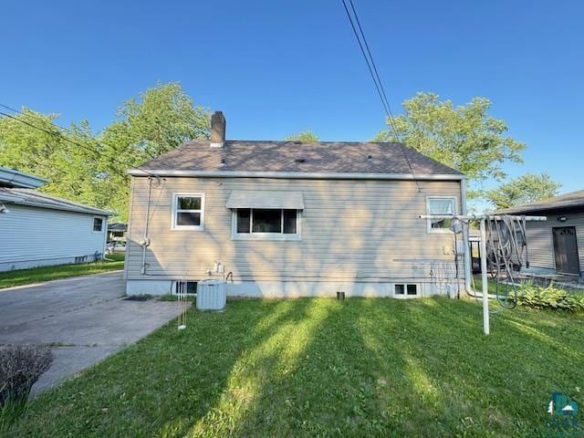 1339 92nd Ave W, Duluth, MN 55808 - back of property with a lawn and a chimney