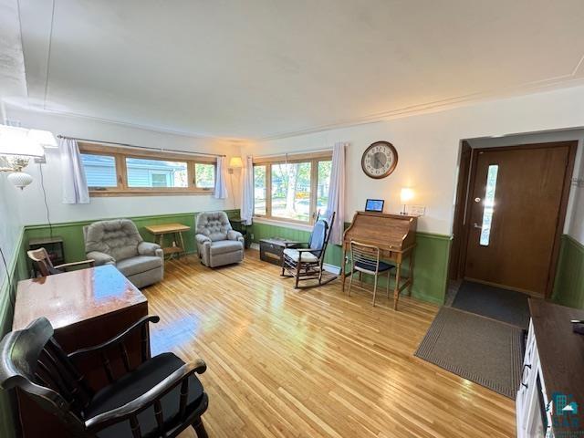 1339 92nd Ave W, Duluth, MN 55808 - living area featuring light wood-style flooring and ornamental molding