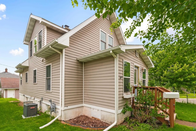 41 Cato Ave, Duluth, MN 55808 - view of side of home featuring a central AC unit and a lawn