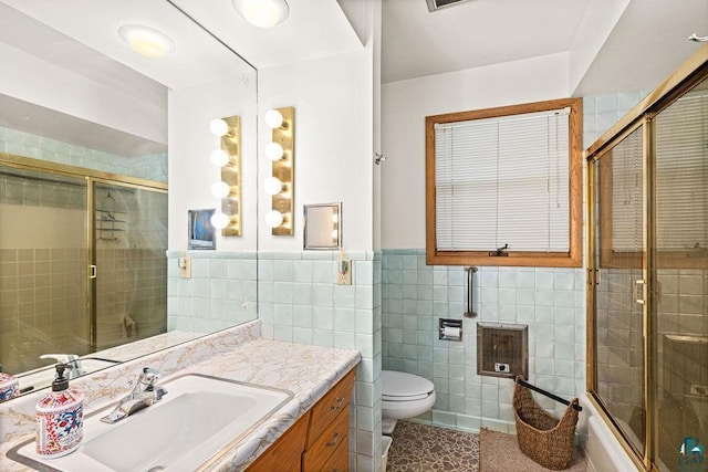 5525 Highland St, Duluth, MN 55807 - bathroom featuring tile walls, vanity, and a wainscoted wall