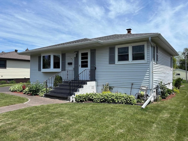 1264 92nd Ave W, Duluth, MN 55808 - bungalow-style house featuring a front lawn