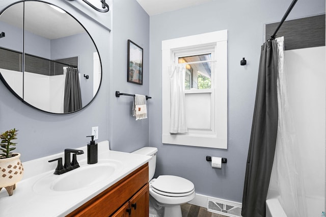 136 W Winona St, Duluth, MN 55803 - full bath featuring vanity, shower / bath combination with curtain, and wood finished floors