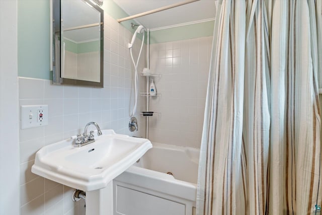 2323 Catskill St, Duluth, MN 55811 - full bath with tile walls and shower / tub combo