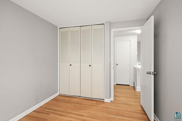 137 Madison Ave Unit 137, Duluth, MN 55811 - unfurnished bedroom featuring light wood-style flooring and a closet
