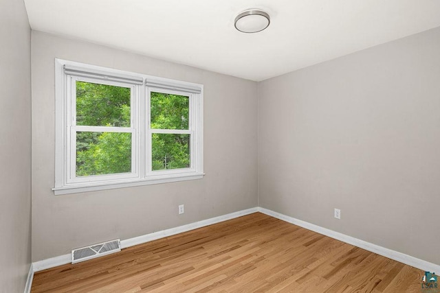 137 Madison Ave Unit 137, Duluth, MN 55811 - unfurnished room featuring baseboards and light wood finished floors