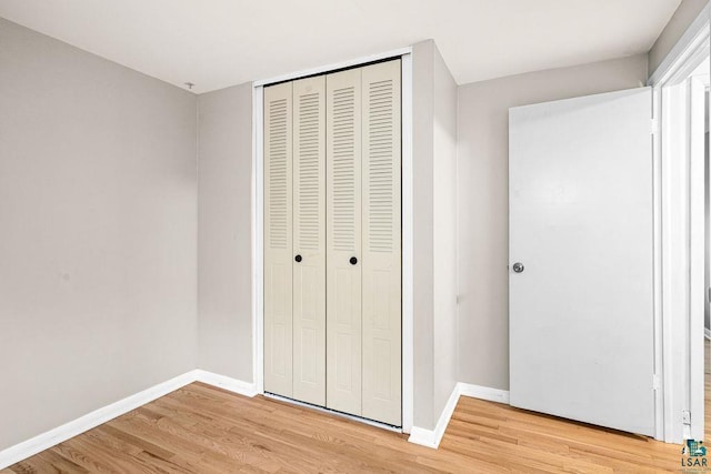 137 Madison Ave Unit 137, Duluth, MN 55811 - unfurnished bedroom featuring light wood-style floors and a closet