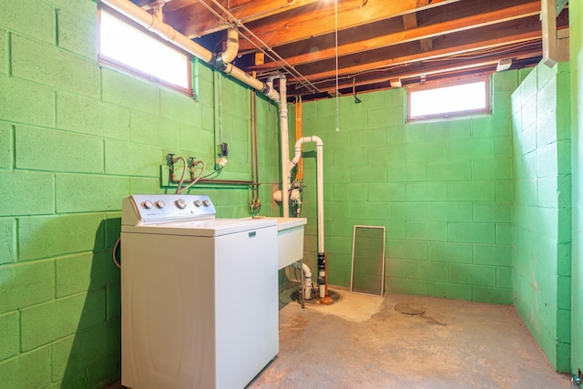 8702 Sock Lake Rd, Babbitt, MN 55706 - laundry room with washer / dryer