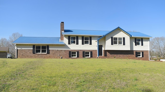 view of front of property with a front lawn