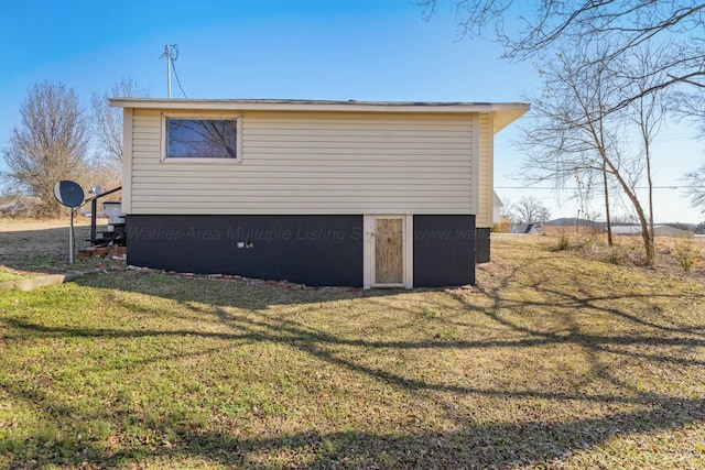 exterior space featuring a yard