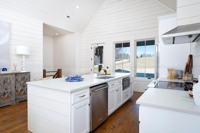 kitchen featuring sink, white cabinetry, stainless steel dishwasher, dark hardwood / wood-style floors, and an island with sink