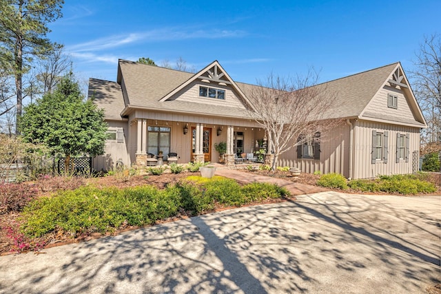 view of front of property featuring covered porch