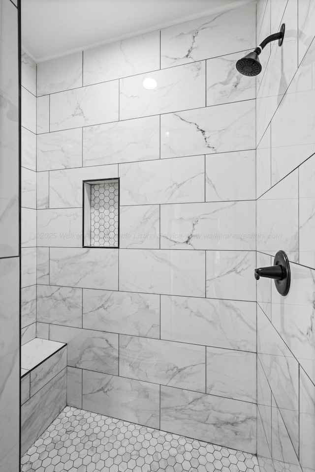 bathroom featuring a tile shower